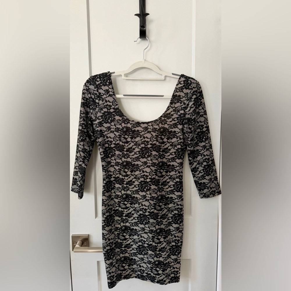 NWT Forever 21 Beige/Nude with Black Floral Lace Bodycon Open Back Dress M
